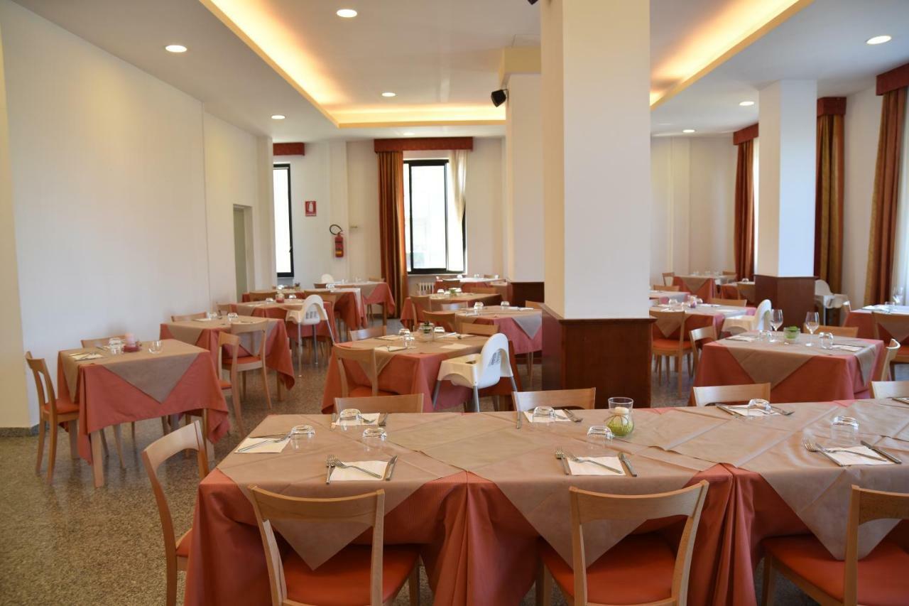 Hotel Excelsior Montesilvano Marina エクステリア 写真