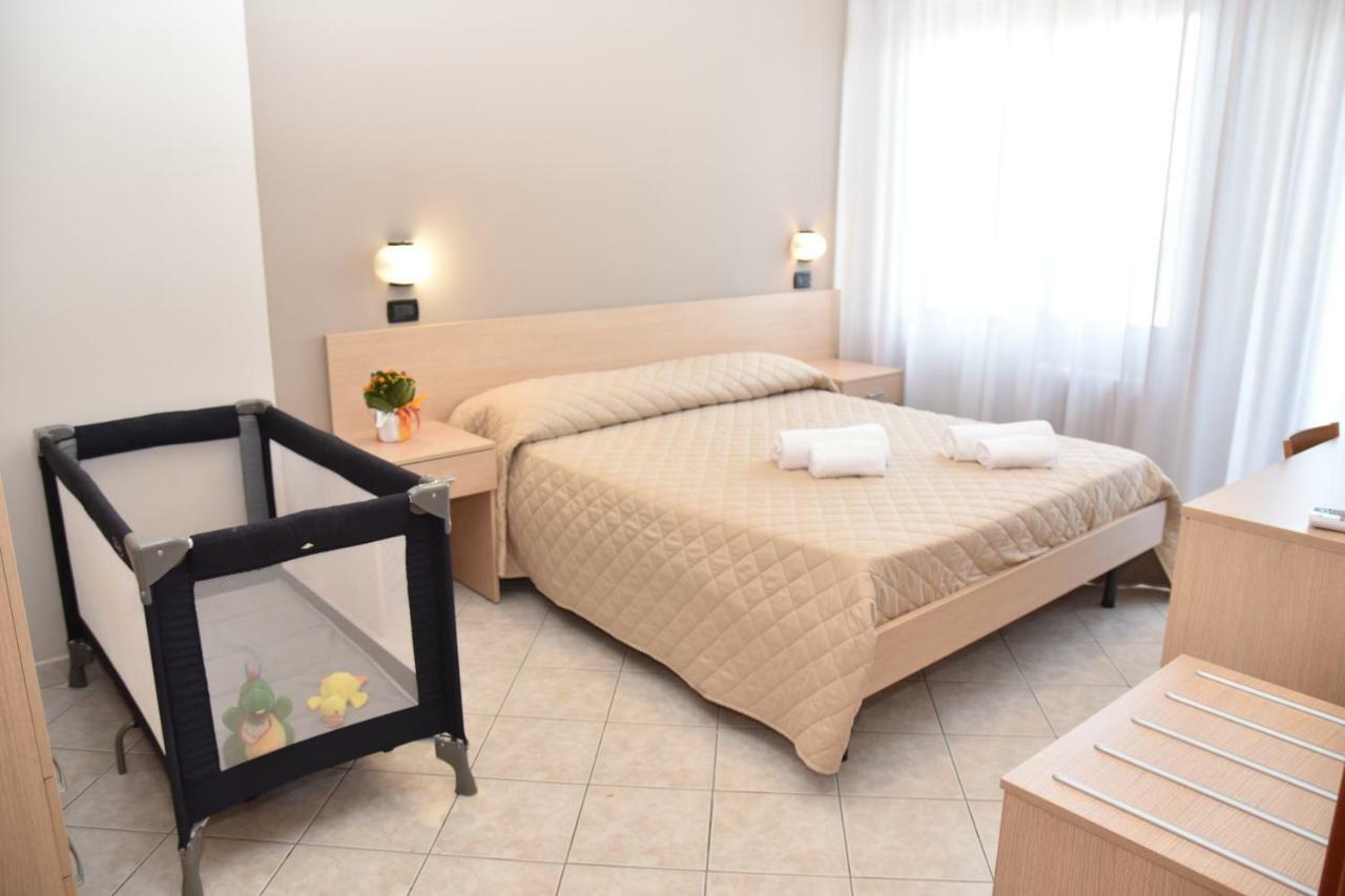 Hotel Excelsior Montesilvano Marina エクステリア 写真