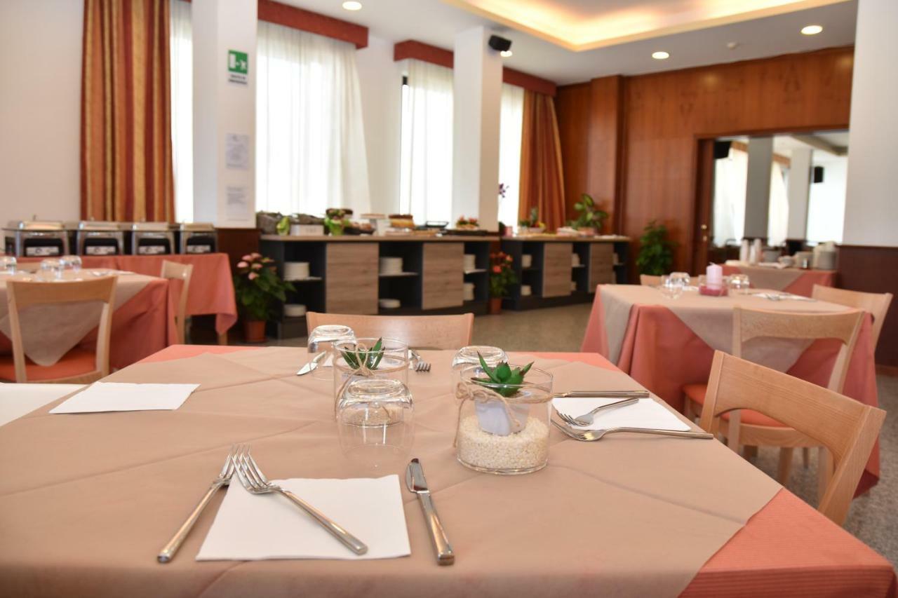 Hotel Excelsior Montesilvano Marina エクステリア 写真