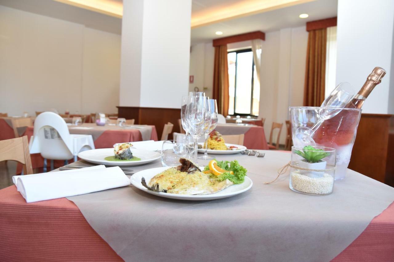 Hotel Excelsior Montesilvano Marina エクステリア 写真