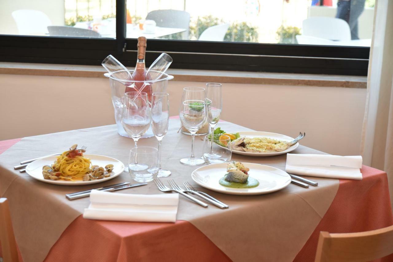 Hotel Excelsior Montesilvano Marina エクステリア 写真