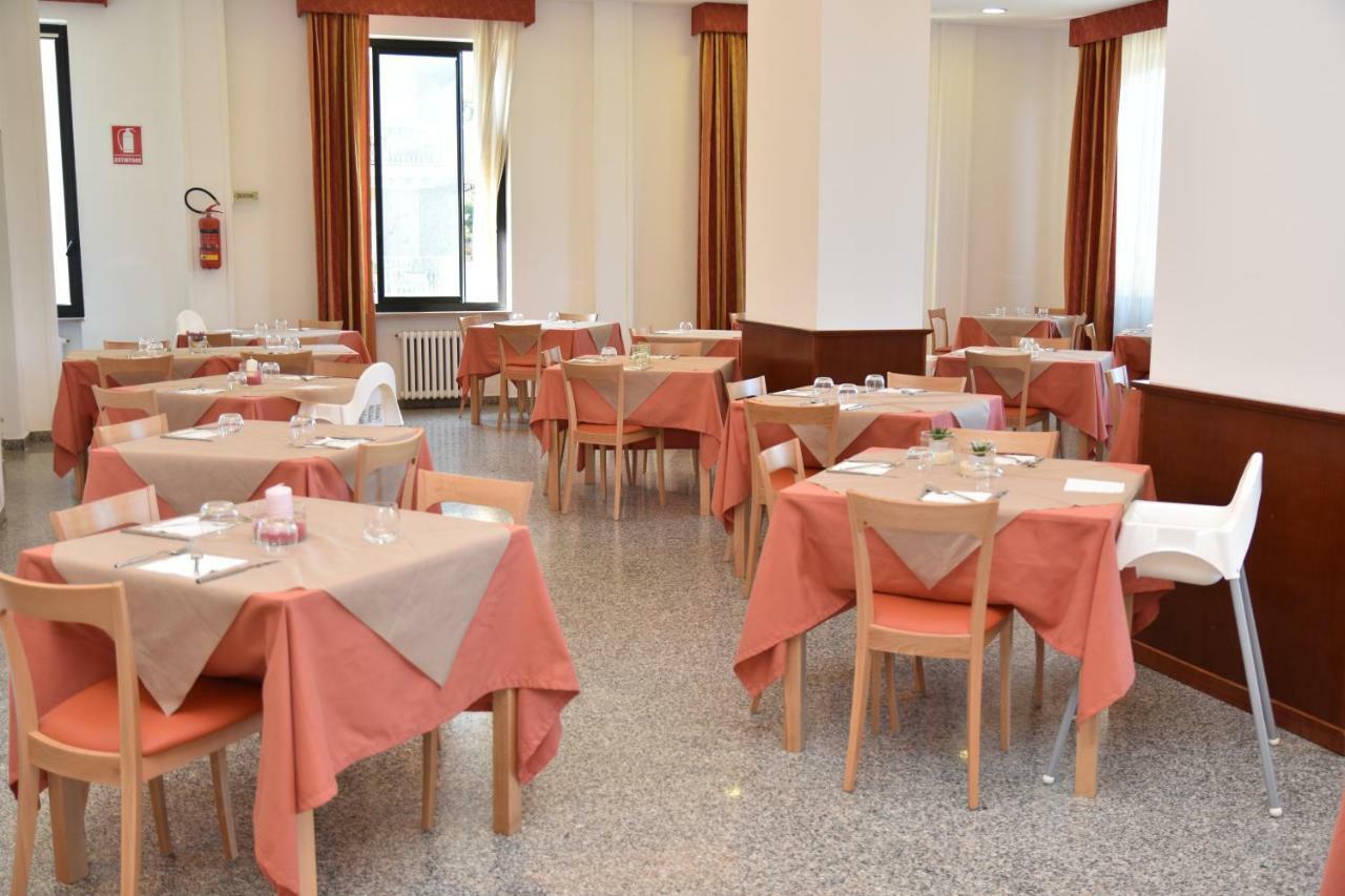 Hotel Excelsior Montesilvano Marina エクステリア 写真