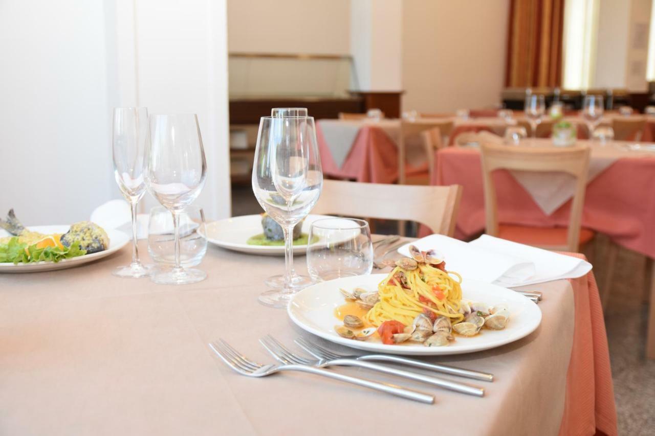 Hotel Excelsior Montesilvano Marina エクステリア 写真