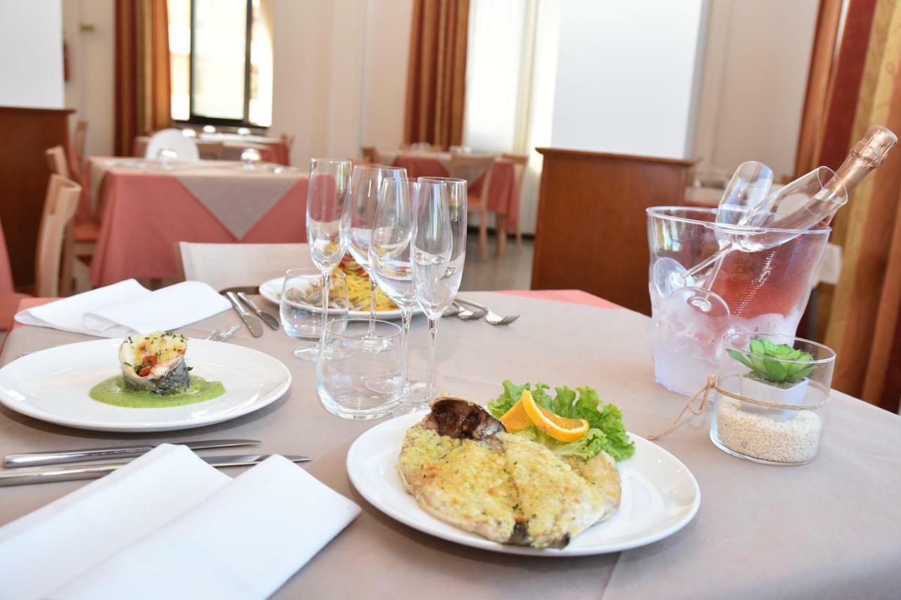 Hotel Excelsior Montesilvano Marina エクステリア 写真