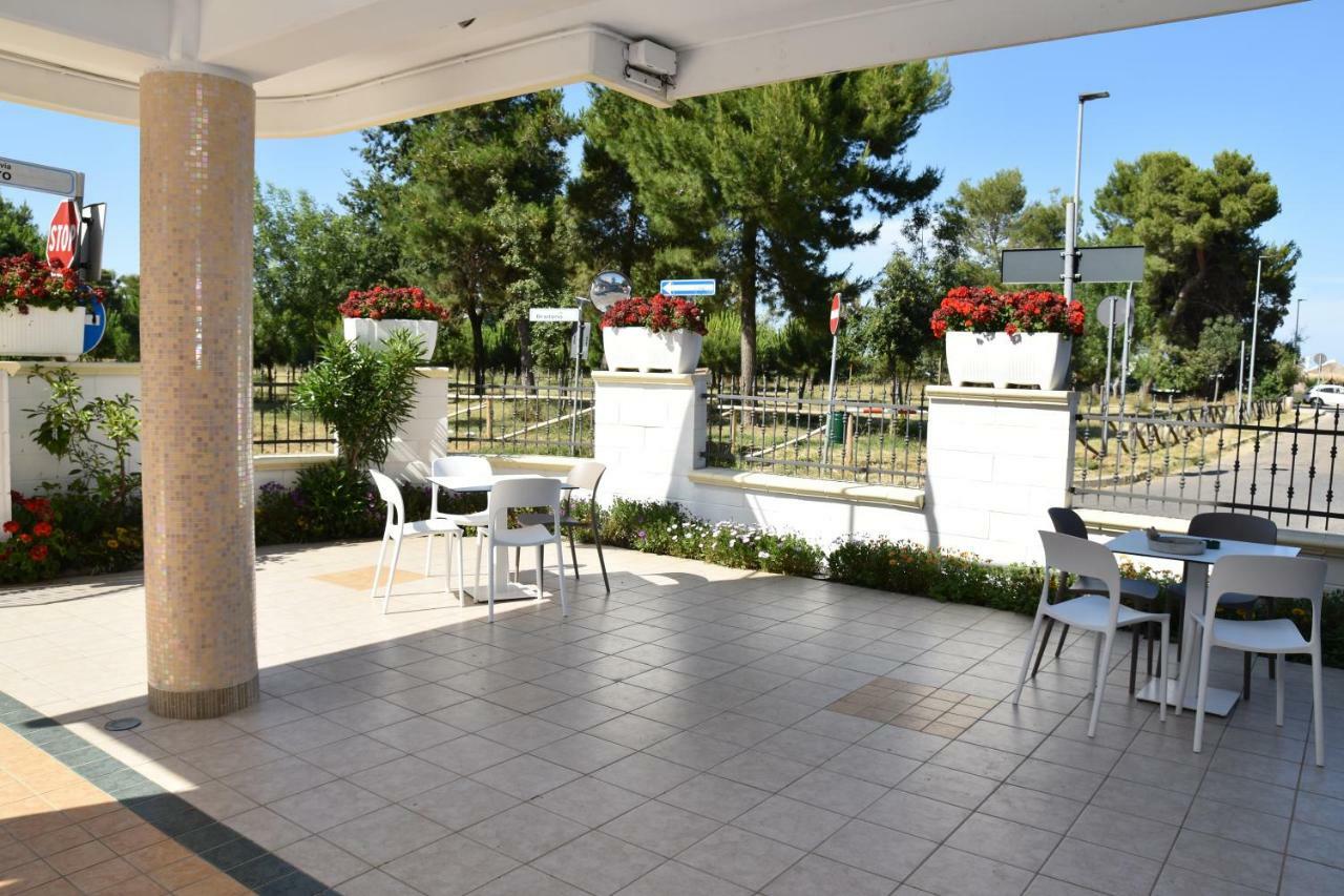 Hotel Excelsior Montesilvano Marina エクステリア 写真