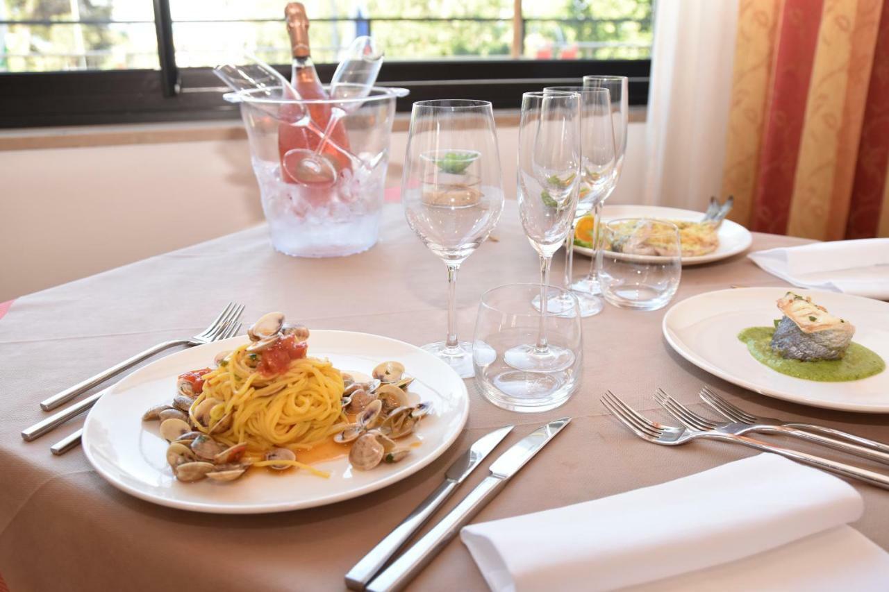 Hotel Excelsior Montesilvano Marina エクステリア 写真