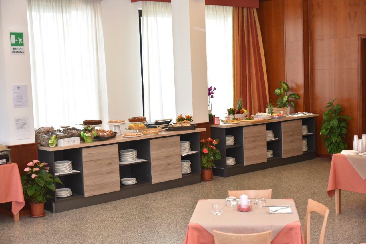 Hotel Excelsior Montesilvano Marina エクステリア 写真
