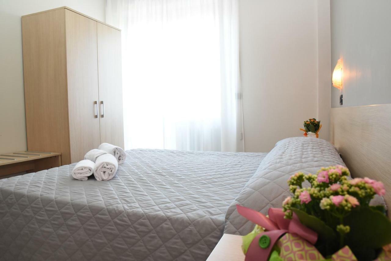 Hotel Excelsior Montesilvano Marina エクステリア 写真