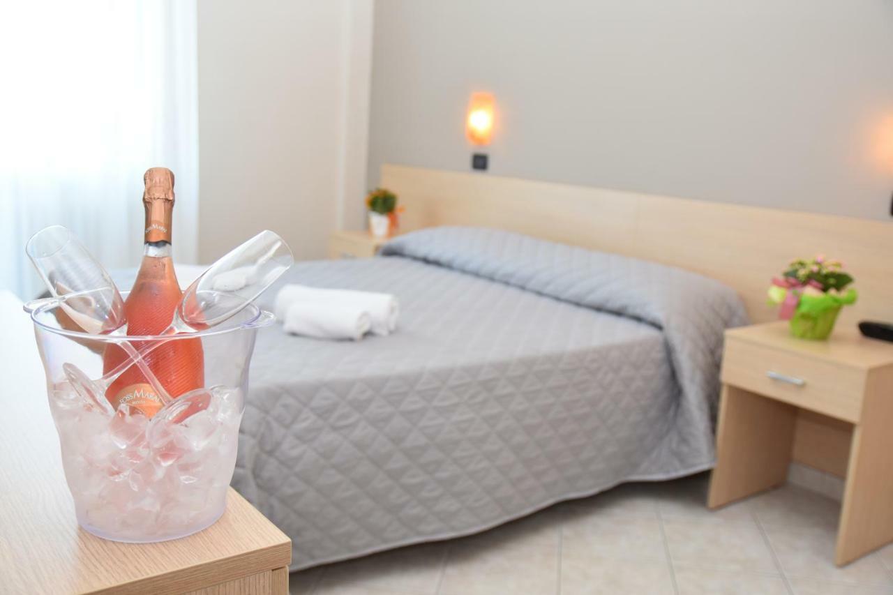 Hotel Excelsior Montesilvano Marina エクステリア 写真