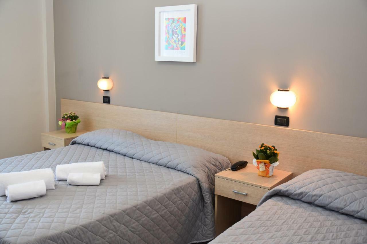 Hotel Excelsior Montesilvano Marina エクステリア 写真