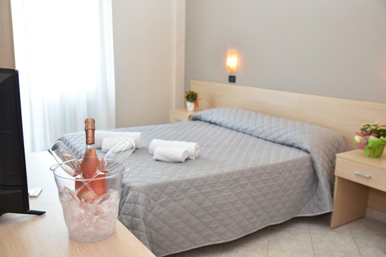 Hotel Excelsior Montesilvano Marina エクステリア 写真