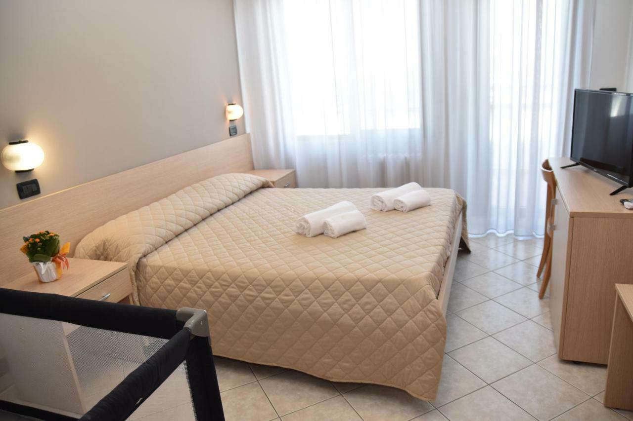 Hotel Excelsior Montesilvano Marina エクステリア 写真
