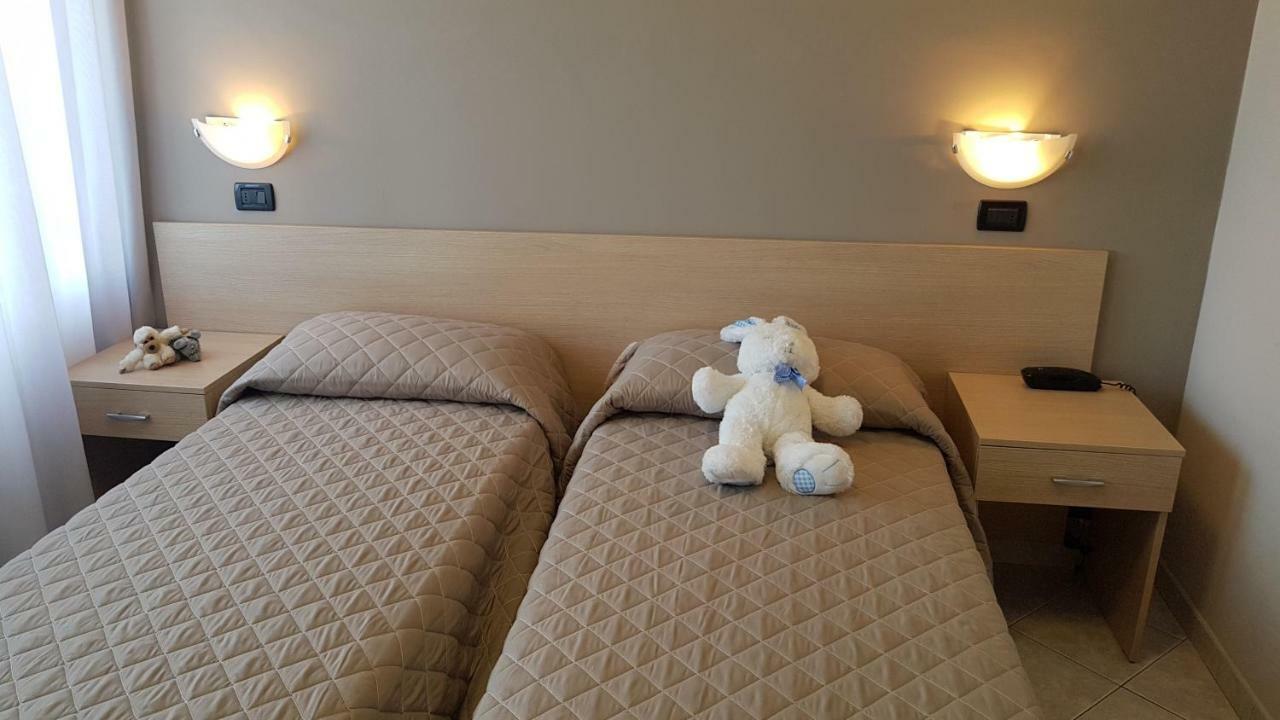 Hotel Excelsior Montesilvano Marina エクステリア 写真
